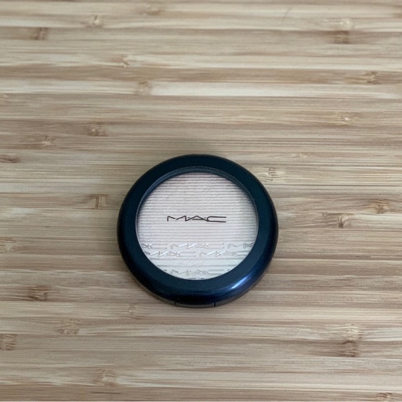 MAC Cosmetics Extra  Dimension Skinfinish Highlighter - Picture 4 of 5